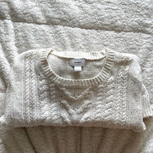 Cozy cable knit sweater. Sizing is small, new condition, no tags. Old navy.